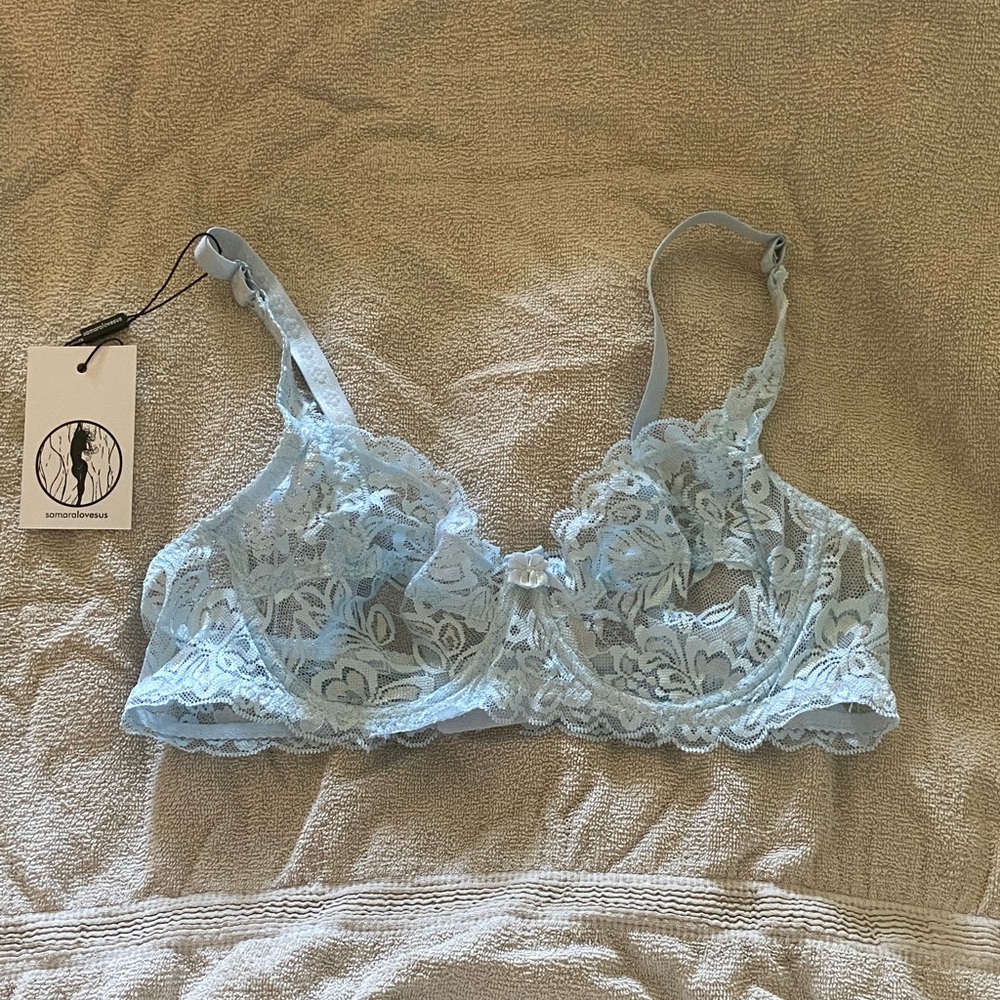 Delicate Lace Underwire Bra in Soft Blue
